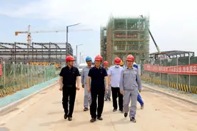 金泰氯碱神木电石公司董事长薛卫东到项目现场指导并检查工期进度图片