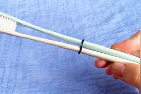 旧牙刷千万别扔掉，它的妙用原来这么多，一年省下好几百，学到了图片