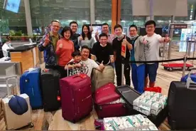 明星胡海泉人肉背回16万口罩，让人泪目啊图片