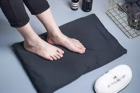 黑科技研发地垫，3秒吸干湿脚丫，鞋污一踩就干净~图片