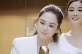 阿娇离婚后胖出新高度，与阿Sa同框，手臂几乎是对方两倍图片