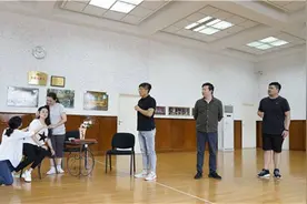 让钟声更响亮，上海歌剧院原创歌剧《晨钟》2.0版全面开排图片