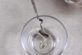 一招教您鉴别真假蜂蜜图片