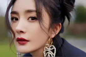 女明星们体态让人堪忧：刘亦菲富贵包、杨幂驼背、周冬雨脖子前倾图片