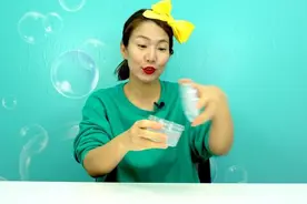 大姐姐玩水晶泥，发生了什么？图片