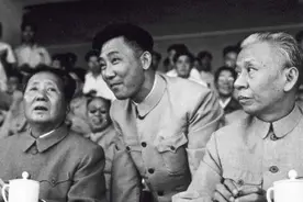 胡适和毛主席：一个北大教授，一个北大图书管理员，两人暗自较量图片