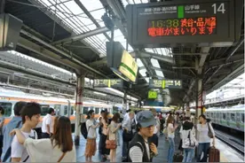 日专家：这就是差距，在中国地铁进站都要过安检，而在日本却不用图片