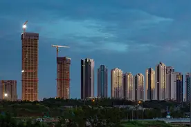 成都的世界面孔丨今天，天府新区总部商务区门户地标建筑封顶图片