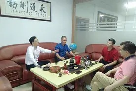 深爱榜户外俱乐部联合创始人吴龙、彭彪一行走访企业图片