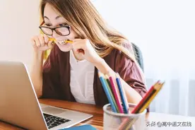 女教师因班级前两名转学痛哭：老师的悲伤，普通人不懂图片