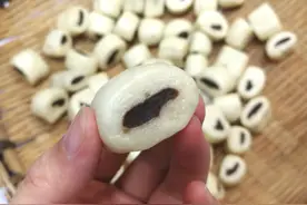 4步搞定可爱好吃的红豆沙手指小馒头，一口一个蒸的不上火图片
