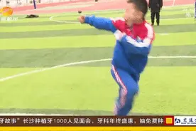 湖南10岁男童体育课打醉拳震撼全场！晃晃悠悠如成龙附体，空翻打挺信手拈来…图片