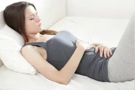 月经迟迟不来，怎么判断是怀孕还是妇科病？图片