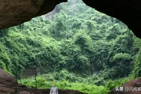 山洞里的“洁癖”老人，清贫生活一餐半斤面条，一生未娶独自享福图片