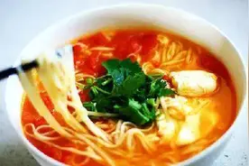 非常简单的“西红柿鸡蛋汤面”多加入番茄酱，让你一次吃两碗图片