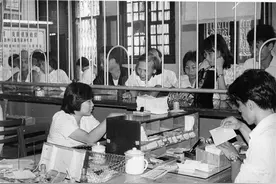 1980年，妇女携3斤黄金到银行换钱，两卡车警力立即搜查其住所图片