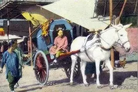 骑毛驴出门的妇女：一组晚清时期明信片图片