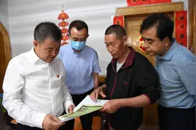 七里河区委主要领导“七一”前夕走访慰问老党员图片