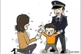 粗心妈妈加油站落下双胞胎儿女，禹州民警调取监控帮找回图片