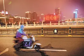 致敬！那些深夜12点还在工作的人们图片