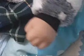 昆明一小区电梯监控拍下“高质量”成年男性，这波操作你给几分？图片