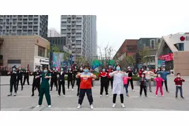 “抗疫英雄姐妹花”回沈阳跳起了欢乐舞蹈图片