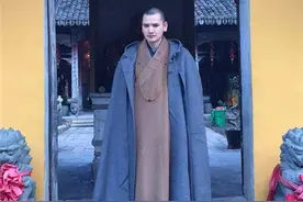 浙江小伙看破红尘出家，却因太帅被富婆追求走红，后来他还俗了吗图片