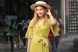 街拍：这个春天，美女钟爱黄裙子图片
