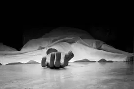 嫌1岁孩子哭的时候妻子不给喂奶止哭，印度男子拿铁棒打死妻子图片