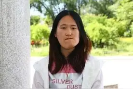 歪脸女孩整容成功，丑小鸭变天鹅，她为何还回大山当老师图片