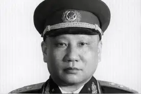 “最老实”的开国上将：妻子去医院看病，却被护士嘲笑为乡巴佬图片