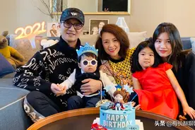 章子怡晒全家福庆祝儿子一周岁，小苹果专门为弟弟订了生日蛋糕图片
