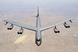“老骥伏枥”，美国空军B-52轰炸机更换新航发，缝缝补补又三年图片