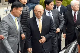 政变上台，贪污4万亿！“权力野兽”全斗焕断送韩国未来？图片