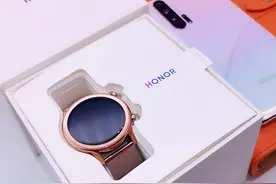 荣耀MagicWatch 2雅致款，明明可以靠颜值吃饭，却非得秀实力图片