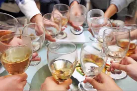 别人喝酒“千杯不醉”？牢记这4个小妙招，你也能在酒桌悠然自得图片