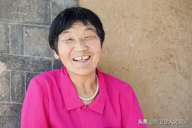 6旬农民大娘把16岁老牛当孩子养，老死也不卖掉，咋回事图片