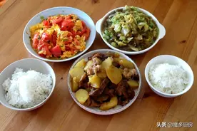 晒晒我家午餐，4口人3道菜，花费不到50元，营养健康，好吃不长肉图片