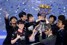 EDG幕后老板豪爽大气，奖励每位夺冠队员一套房子，父亲坐拥千亿图片