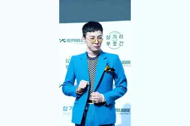 权志龙全屏壁纸，会有一张你中意的，帅气的权志龙！#权志龙图片