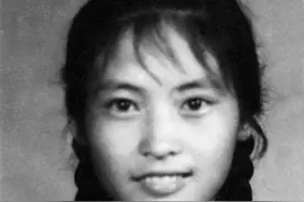 她是80年代长影厂当家花旦，19岁因报幕被选中出演平原游击队，中年无戏可拍，复出电影由钟南山担任顾问图片
