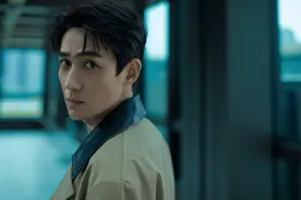 朱一龙眼神锐利，手扯领带过于霸气图片