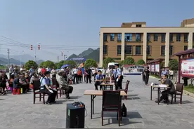老人在老宅旁种植罂粟2284株被判刑图片