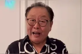 二师兄“猪八戒”罕见露面，头发乌黑样貌如50岁，晒吃相角色重现图片