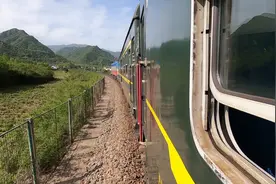跟着抖音打卡3元绿皮小火车，穿越秦岭去草甸，完整攻略都在这里图片