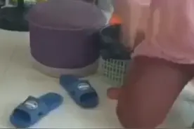 残忍！广东河源一女子用拖鞋多次抽打婴儿 警方：正在调查中图片