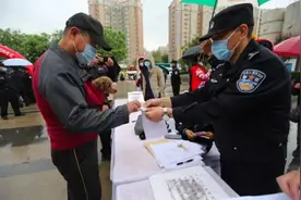养犬年检已启动，快去给狗狗们上“户口”图片