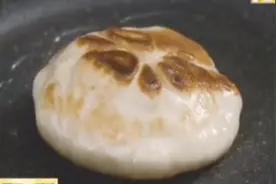 酸奶饼怎么做才好吃？搅一搅，揉一揉2分钟美味出炉！视频封面