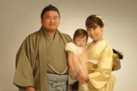 日本最惨相扑手：娶恶女为妻，戴绿帽遭家暴，还被勒索5亿分手费图片