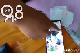 抖音“小红人”边开车边回复粉丝评论，结果惨了图片